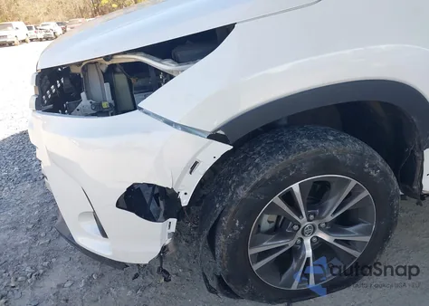 2019 Toyota Highlander Le Plus from USA, damaged, VIN 5TDZZRFH9KS332226
